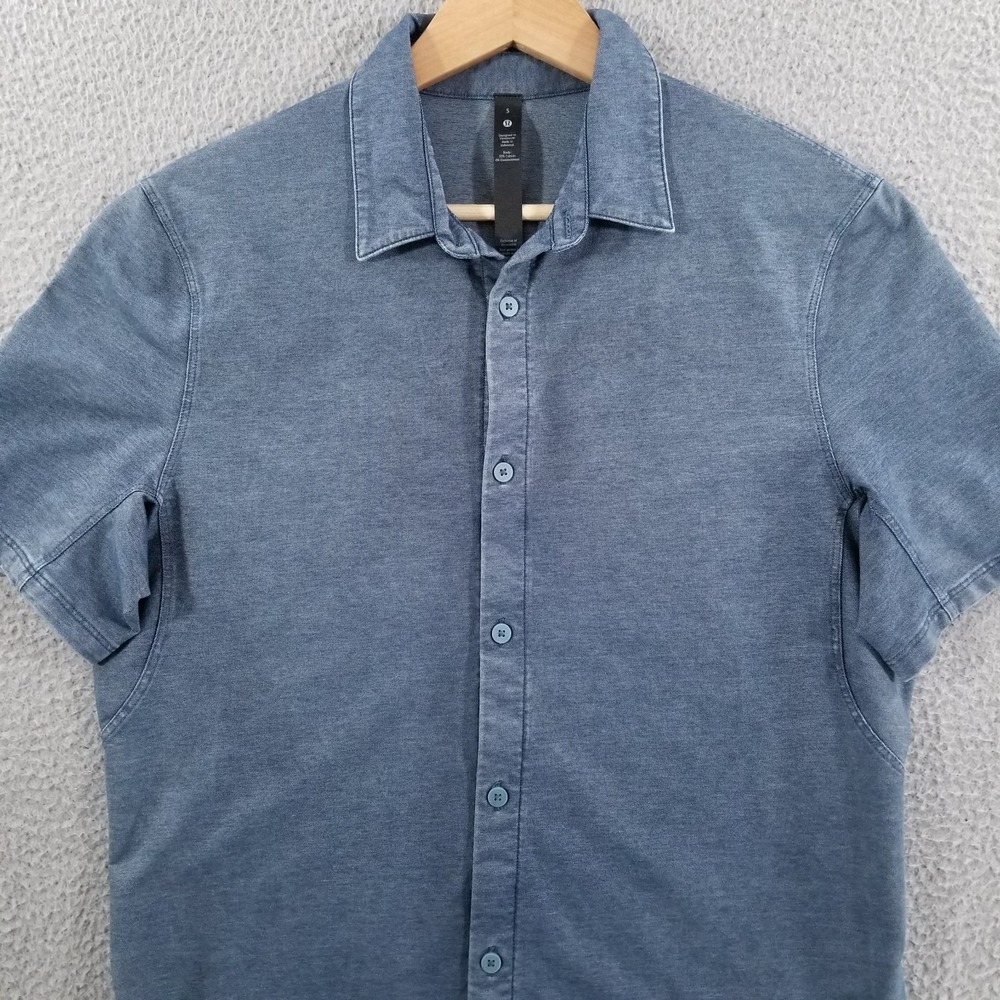 Lululemon Commission Shirt Mens Small Blue Short Sleeve Button Down Stretch
